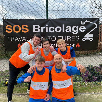 Het voetbalteam van SOS Bricolage: een nieuw speelveld voor het bedrijf